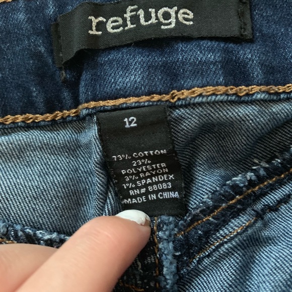 Refuge Dark-Wash Jeans - Picture 2 of 3